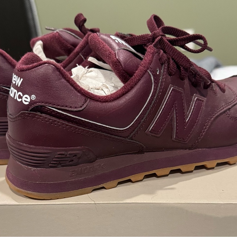 New Balance Men’s 574 Burgundy Sneakers Size 7